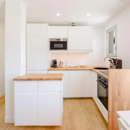 Hoedic, Dernier Etage Lägenhet