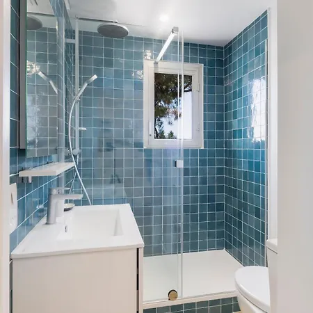 Hoedic, Dernier Etage Lägenhet